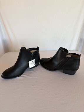Arizona Jean Co Womens Castle Ankle Booties Black Low Block Heel Size 11M NWT